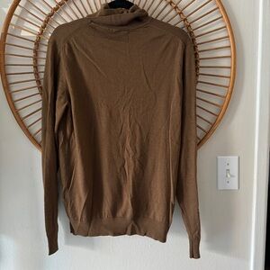 Uniqlo wool turtleneck neck light weight sweater size M